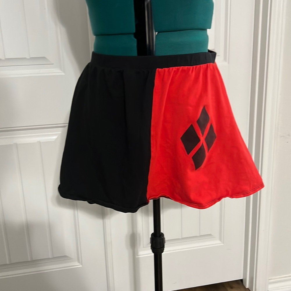 DC - Lootcrate Exclusive - Harley Quinn Red & Black Skirt